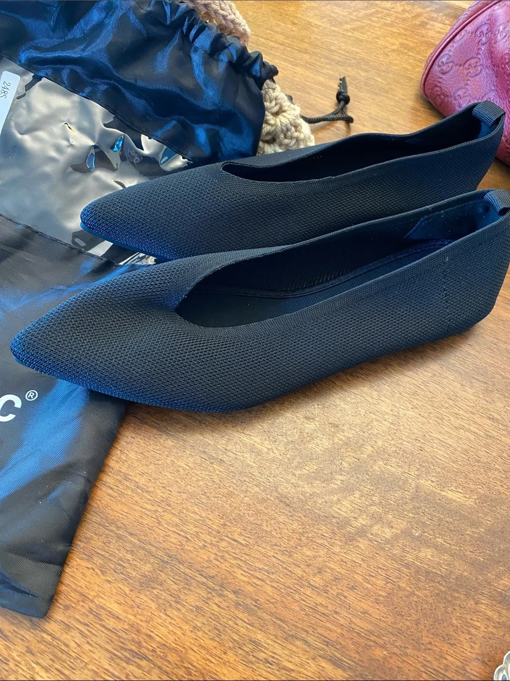 AUMARIC Black Pointed Toe Flats